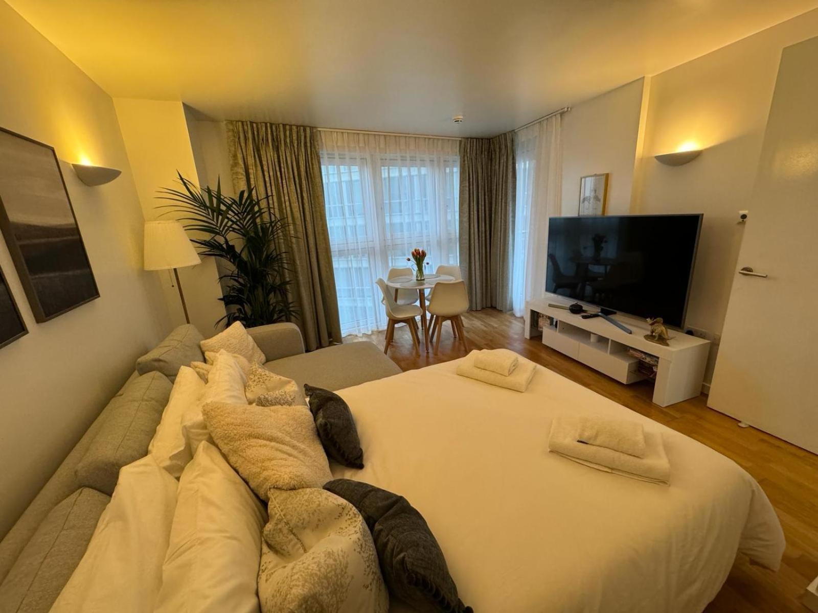 Luxury Apartment In Canary Wharf London Exterior photo