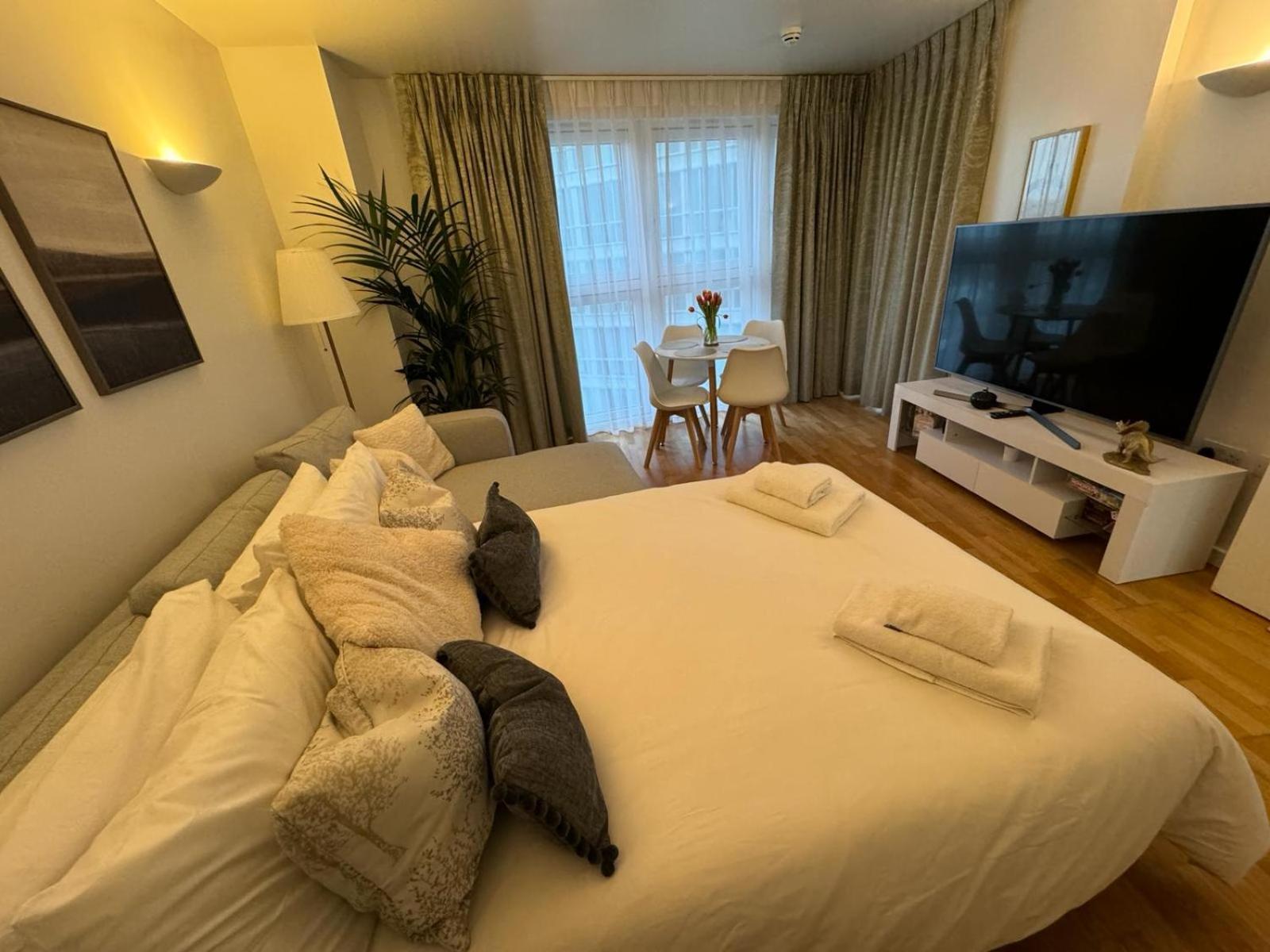 Luxury Apartment In Canary Wharf London Exterior photo