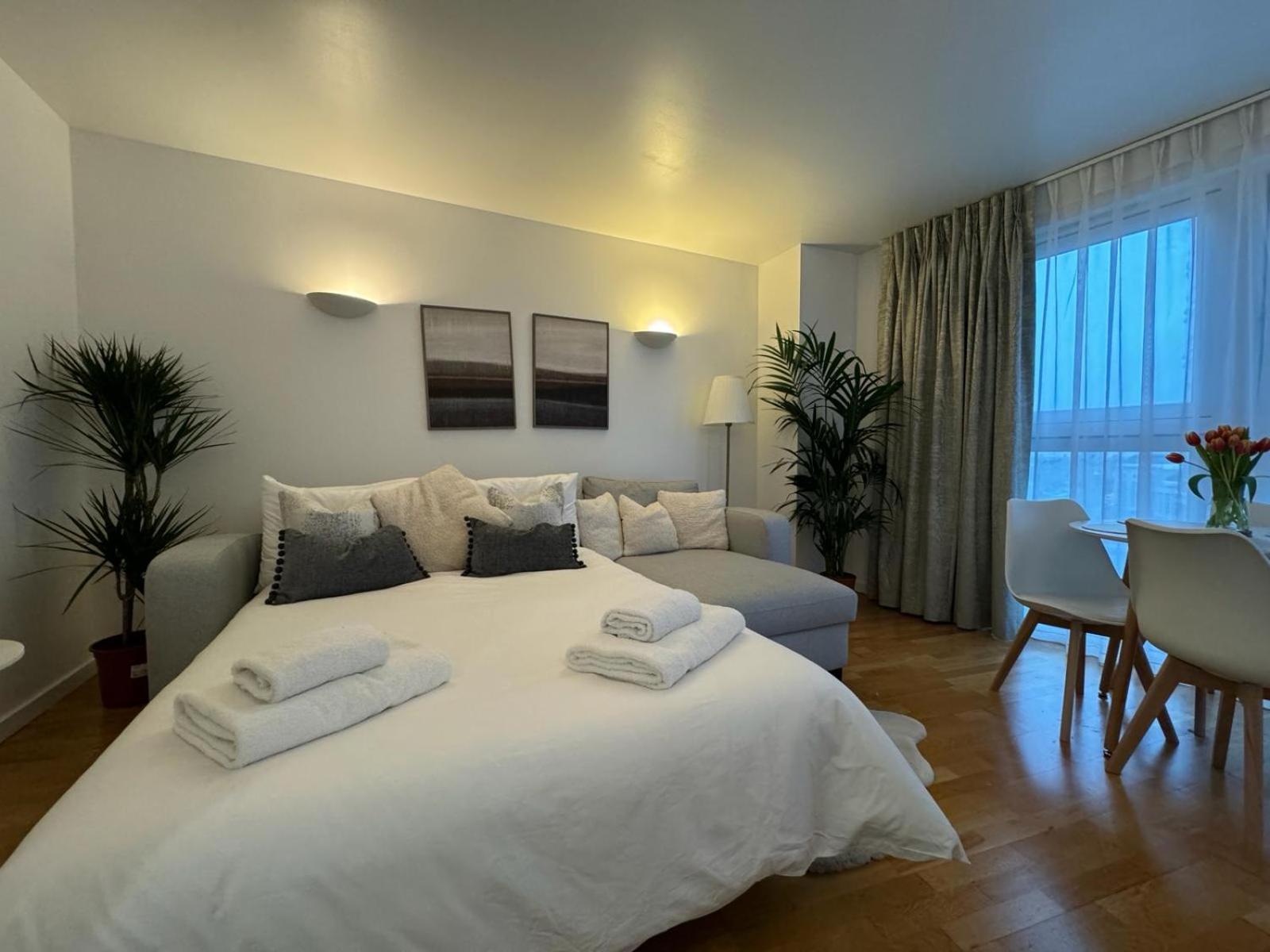Luxury Apartment In Canary Wharf London Exterior photo